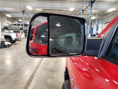 Used 2018 RAM 2500 Tradesman w/ Chrome Appearance Group image 22