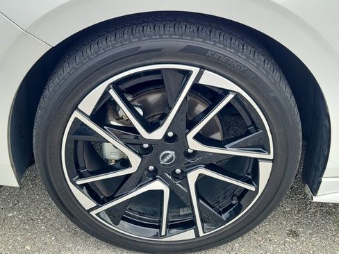 Used 2024 Nissan Sentra SR w/ SR Premium Package image 10