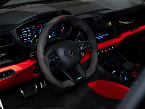 Used 2025 Lamborghini Urus Performante AWD/4WD image 12