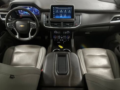 Used 2022 Chevrolet Suburban LT w/ LT Signature Plus Package RWD image 2