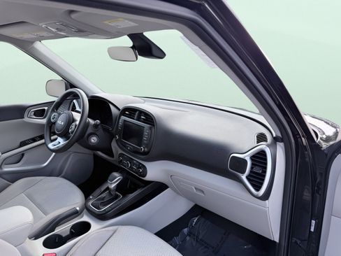 Used 2022 Kia Soul LX w/ Technology Package image 44