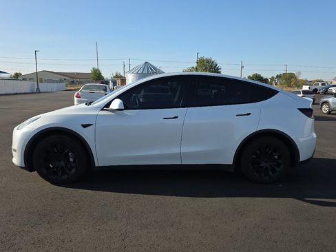 Used 2022 Tesla Model Y Long Range AWD/4WD image 4