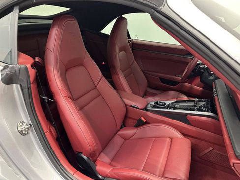 Certified 2025 Porsche 911 Carrera RWD image 39