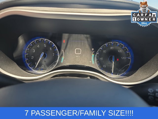 Used 2023 Chrysler Pacifica Touring-L FWD image 10