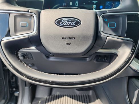 Used 2025 Ford Expedition Tremor image 28