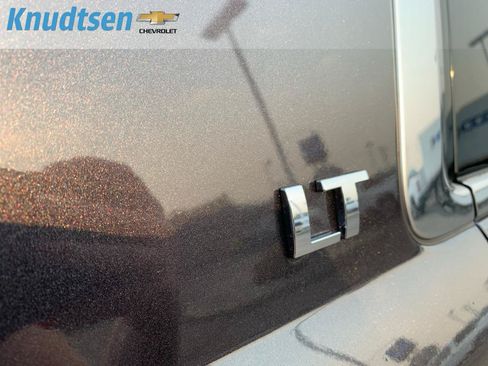 Used 2018 Chevrolet Suburban LT AWD/4WD image 9