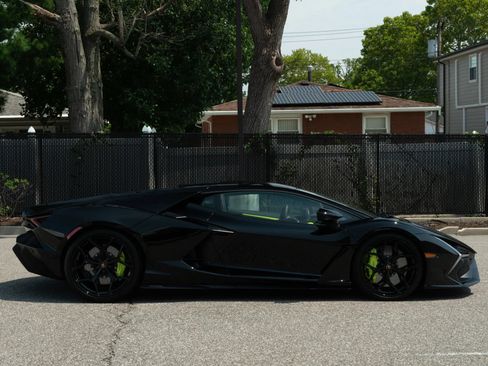 Used 2024 Lamborghini Revuelto AWD/4WD image 8