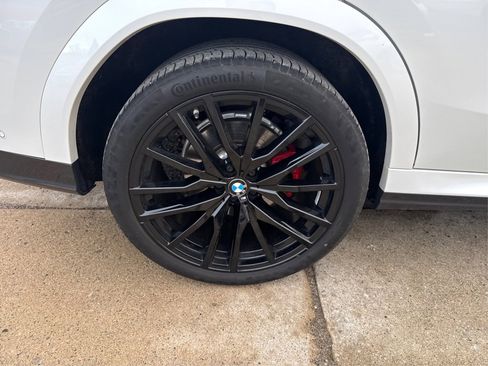 Used 2022 BMW X6 xDrive40i w/ M Sport Package image 18