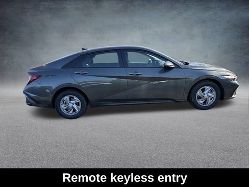 Used 2026 Hyundai Elantra SE FWD image 7