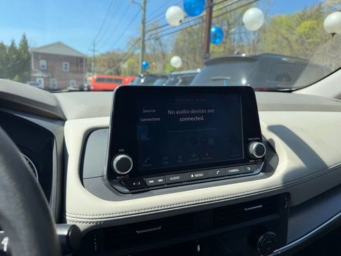 Used 2023 Nissan Rogue SV image 25