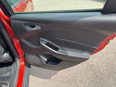 Used 2018 Ford Focus SE w/ Cold Weather Package image 15