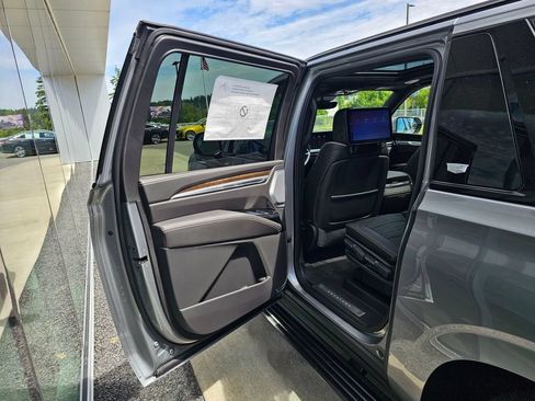 New 2026 Cadillac Escalade ESV Platinum Sport AWD/4WD image 16