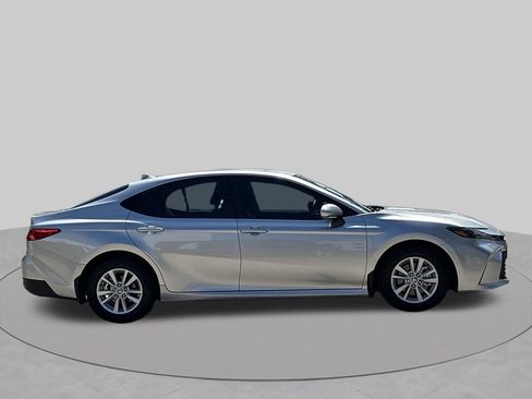 Used 2026 Toyota Camry LE FWD image 6