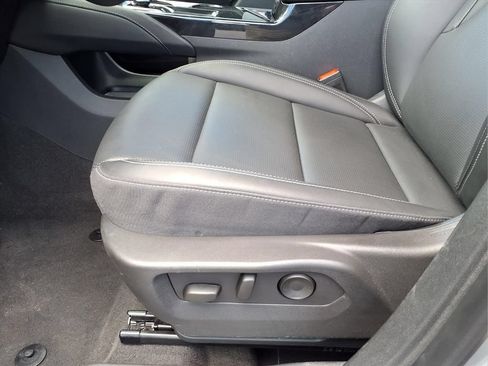 Certified 2025 Buick Envision Preferred AWD/4WD image 11