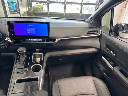 Certified 2025 Toyota Sienna XSE image 47