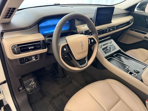Used 2023 Lincoln Aviator AWD w/ Premium Package image 4