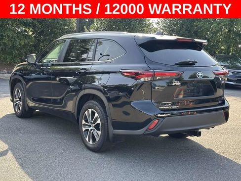 Used 2024 Toyota Highlander XLE AWD/4WD image 4