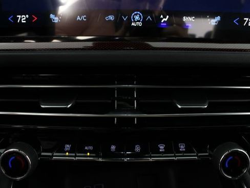New 2026 Chevrolet Traverse Z71 w/ Enhanced Driving Package AWD/4WD image 8