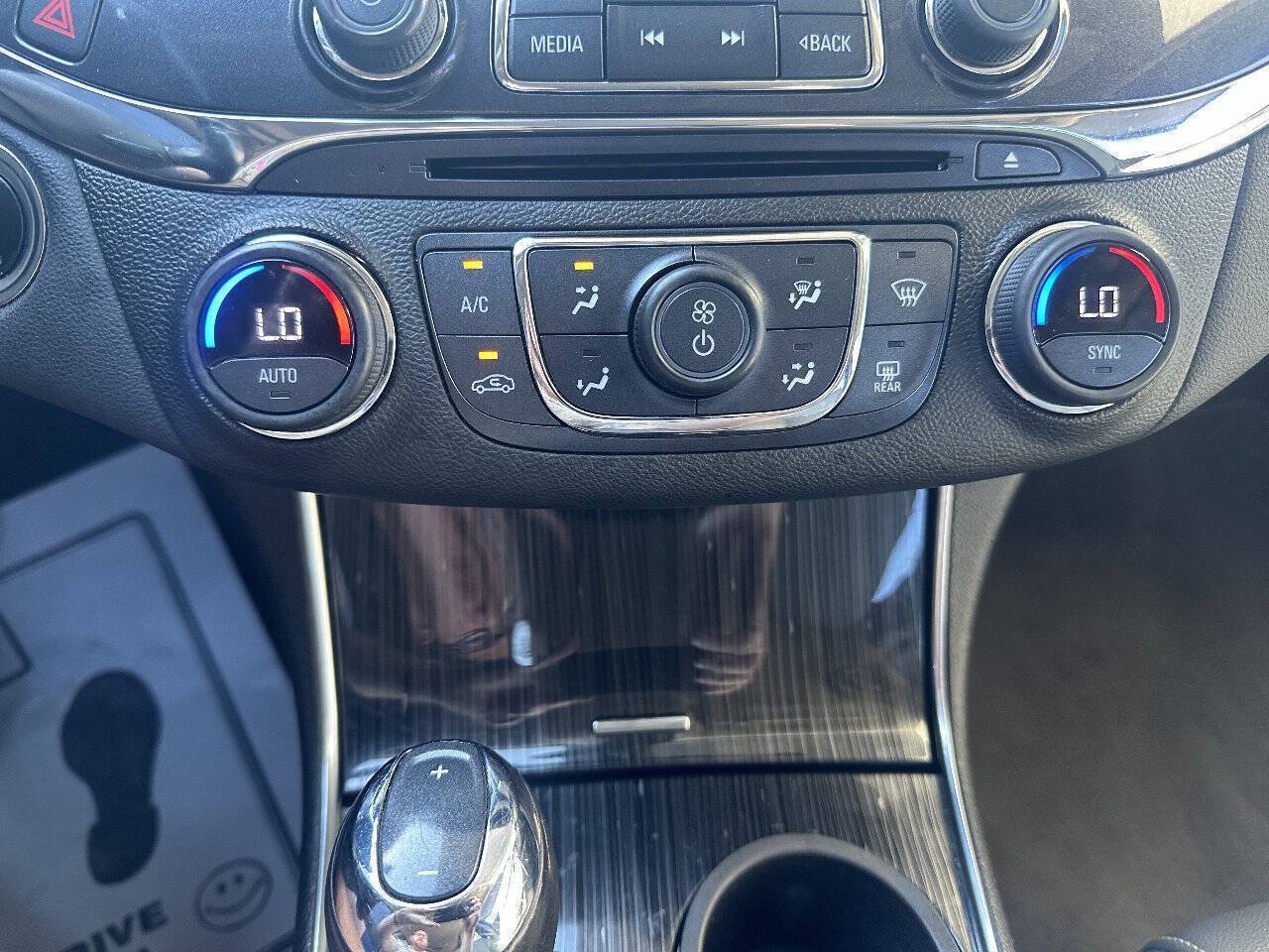Used 2019 Chevrolet Impala LT w/ LT Convenience Package FWD image 11