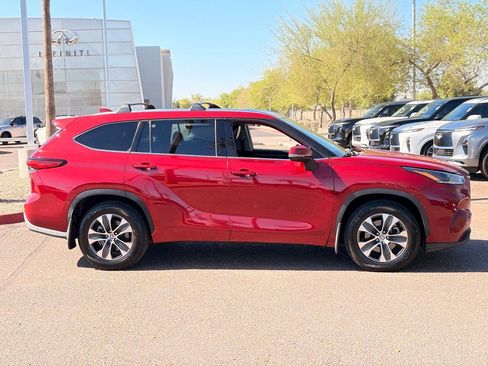 Used 2021 Toyota Highlander XLE FWD image 7