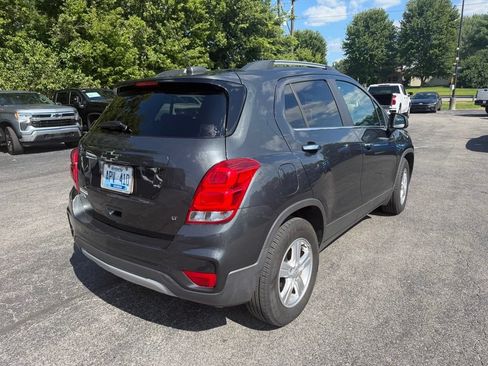Used 2020 Chevrolet Trax LT w/ LT Convenience Package FWD image 3