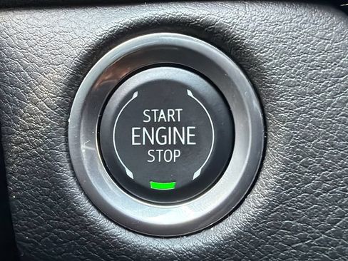 Used 2025 Cadillac XT4 Sport FWD image 34