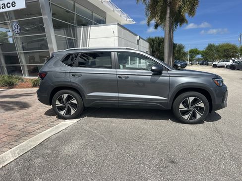 New 2026 Volkswagen Taos SE AWD/4WD image 6