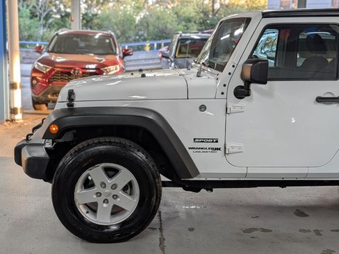 Used 2018 Jeep Wrangler Unlimited Sport S image 4