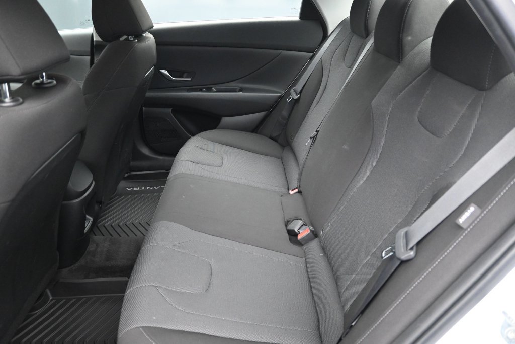 Used 2024 Hyundai Elantra SE FWD image 16