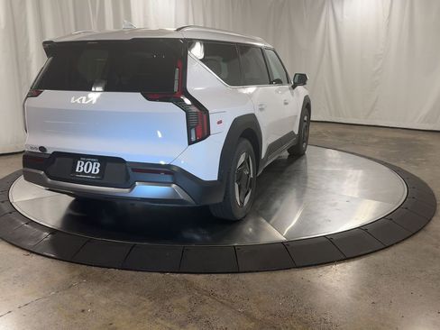 New 2026 Kia EV9 Wind image 9