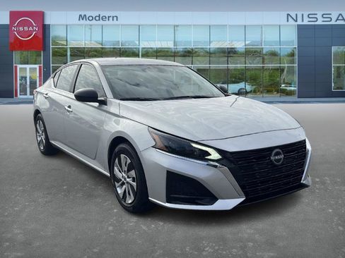 Certified 2025 Nissan Altima 2.5 S image 3