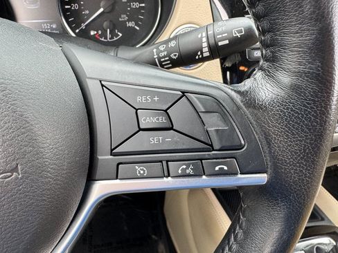 Used 2017 Nissan Rogue SL w/ SL Premium Package image 23