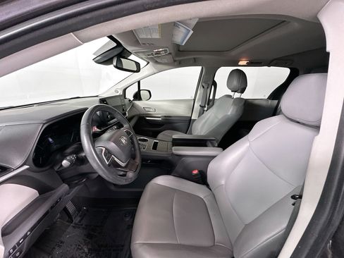 Used 2022 Toyota Sienna XLE w/ XLE Plus Package FWD image 21