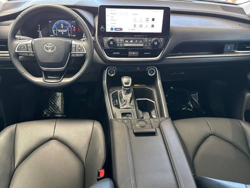 Certified 2025 Toyota Grand Highlander FWD image 18