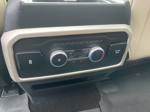Used 2022 Ford Expedition Limited image 29