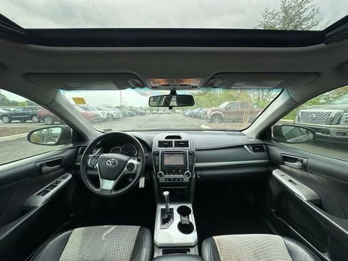 Used 2014 Toyota Camry SE image 2