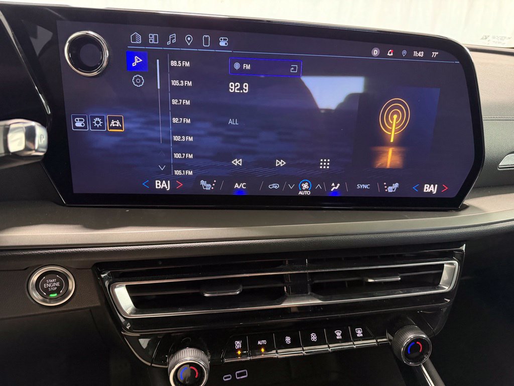 Used 2025 Chevrolet Traverse LT FWD image 19