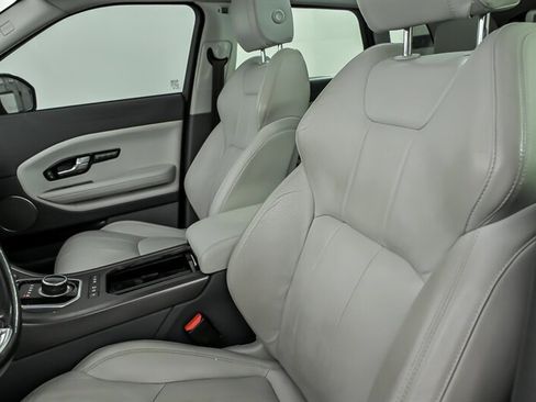 Used 2018 Land Rover Range Rover Evoque SE Premium image 19