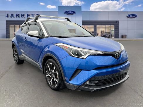 Used 2019 Toyota C-HR XLE FWD image 1