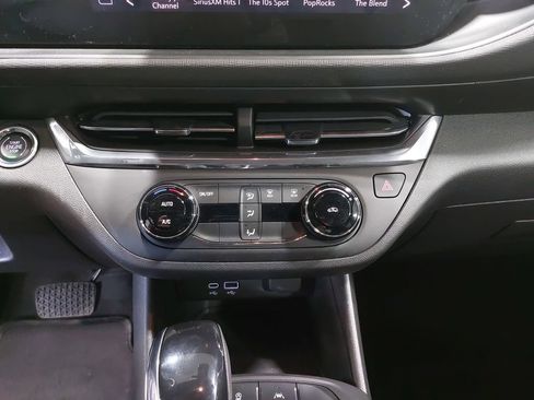 Used 2025 Buick Envista Preferred FWD image 20