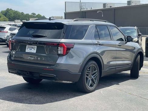 Certified 2026 Ford Explorer ST-Line w/ ST-Line Street Pack RWD image 3