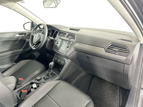 Used 2020 Volkswagen Tiguan SE w/ 3rd Row Seat Package AWD/4WD image 28
