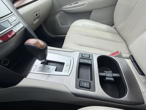 Used 2014 Subaru Outback 2.5i Limited w/ Moonroof Package AWD/4WD image 19