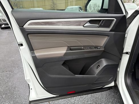 Used 2023 Volkswagen Atlas Cross Sport SE image 10