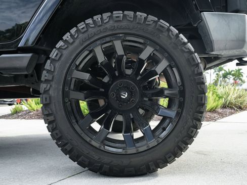 Used 2016 Jeep Wrangler Unlimited Sahara image 12