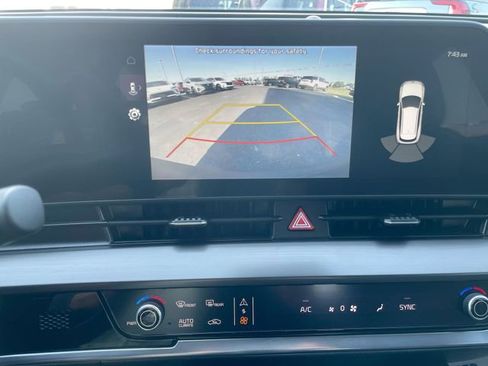 Used 2025 Kia Sportage EX FWD image 25