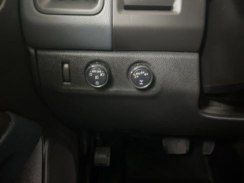 Used 2018 Chevrolet Colorado Z71 AWD/4WD image 46
