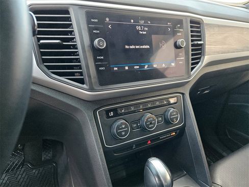 Used 2021 Volkswagen Atlas Cross Sport SE image 17