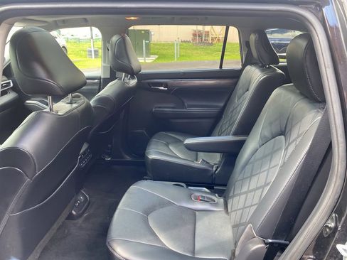 Used 2021 Toyota Highlander Platinum image 31