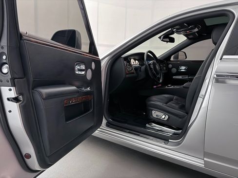 Used 2014 Rolls-Royce Ghost image 19